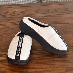TRUE RELIGION HOUSE SLIPPERS